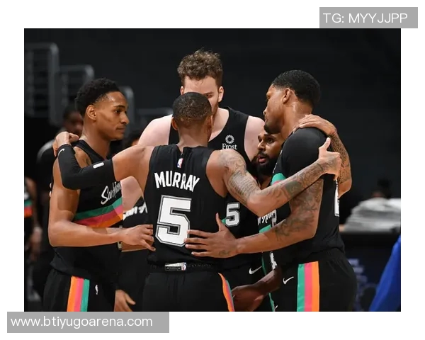 莱昂纳德赛后更衣室拒绝采访引发媒体热议与球迷关注